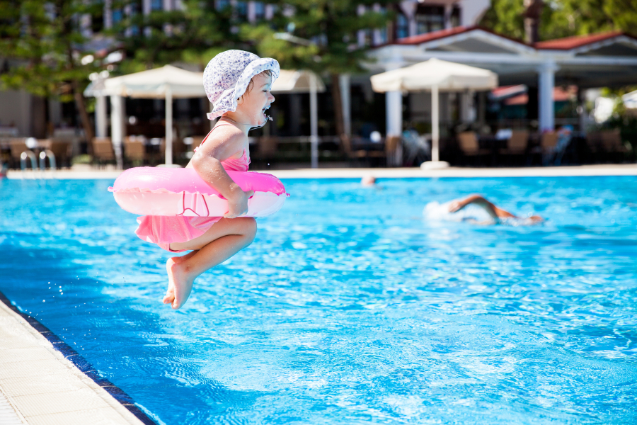 Découvrez le camping avec piscine en vendée, camping val de vie